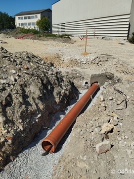 Izgradnja novih zunanjih površin med šolama (4)